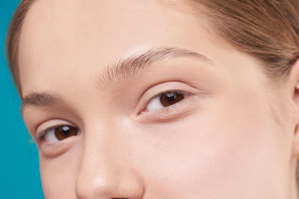 Brows Get Softer Shapes With Fluffy Styling Techniques